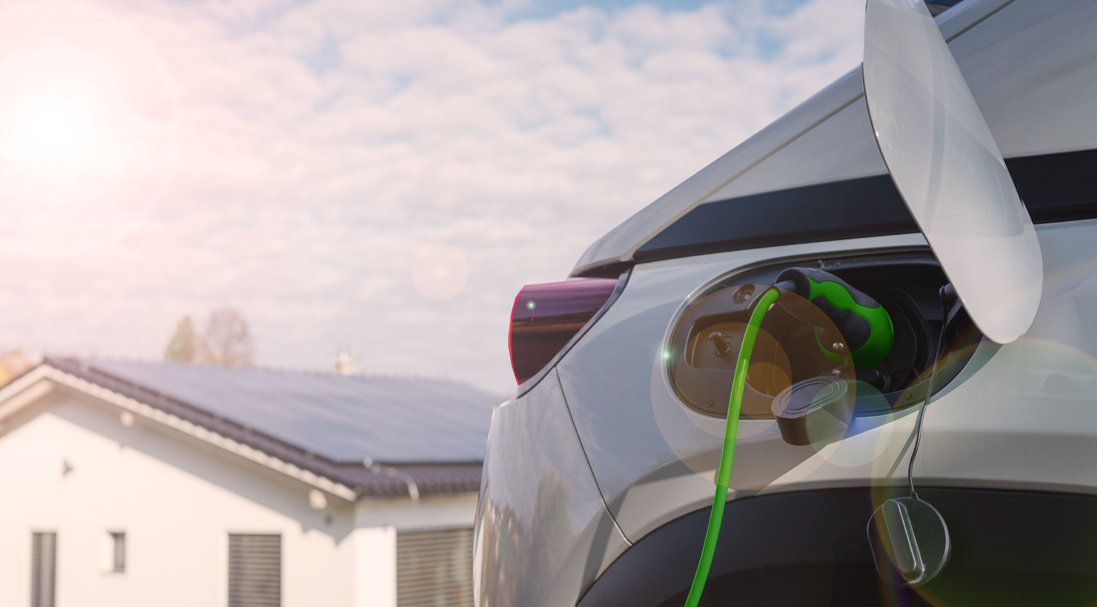 PRAML Elektromobilität und Photovoltaik E-Auto laden Sonnenkraft